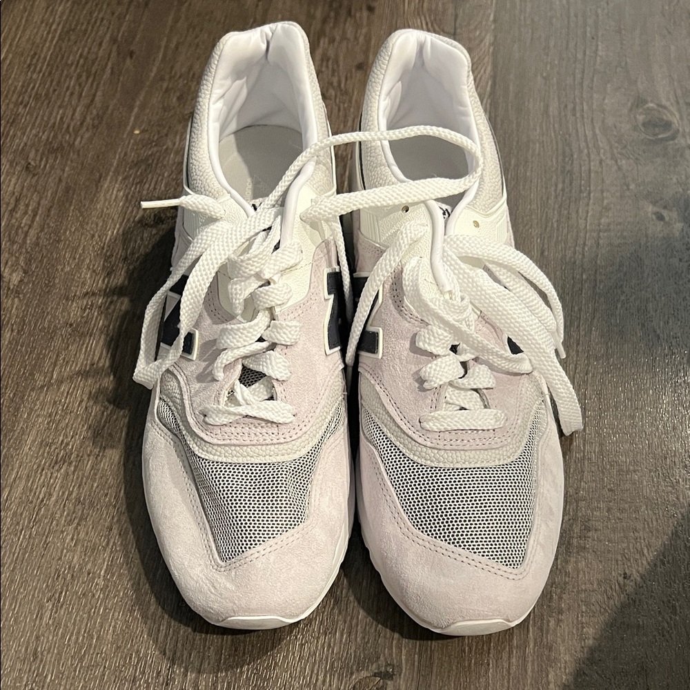 New Balance White and Gray Sneakers with Black Accents